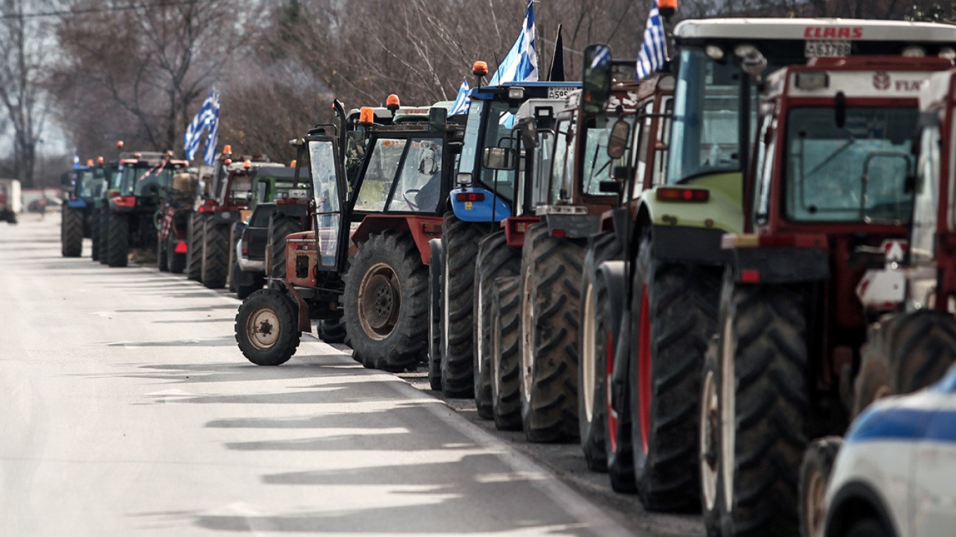 Στους δρόμους οι αγρότες